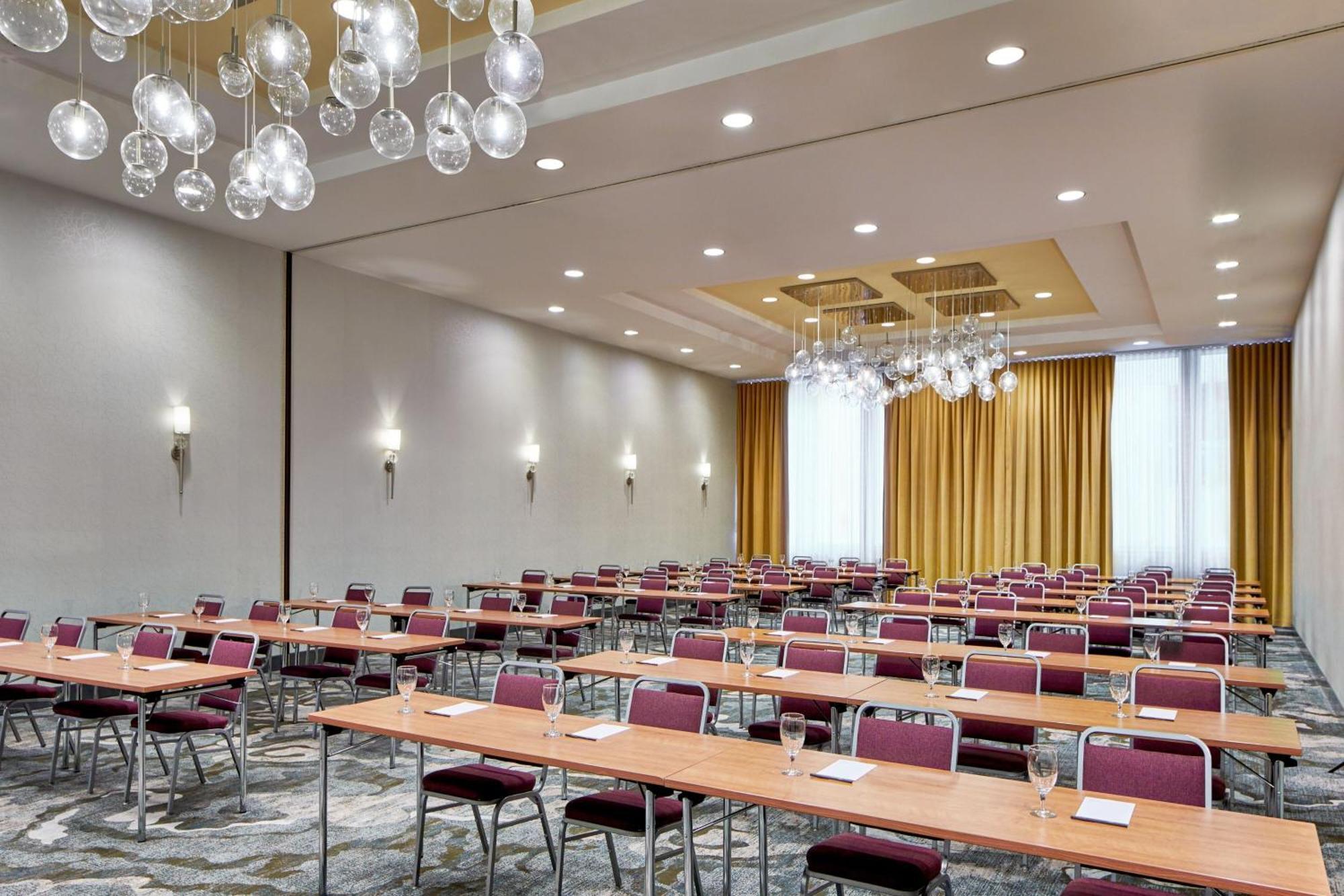 Courtyard By Marriott Portland City Center Hotel Exterior photo