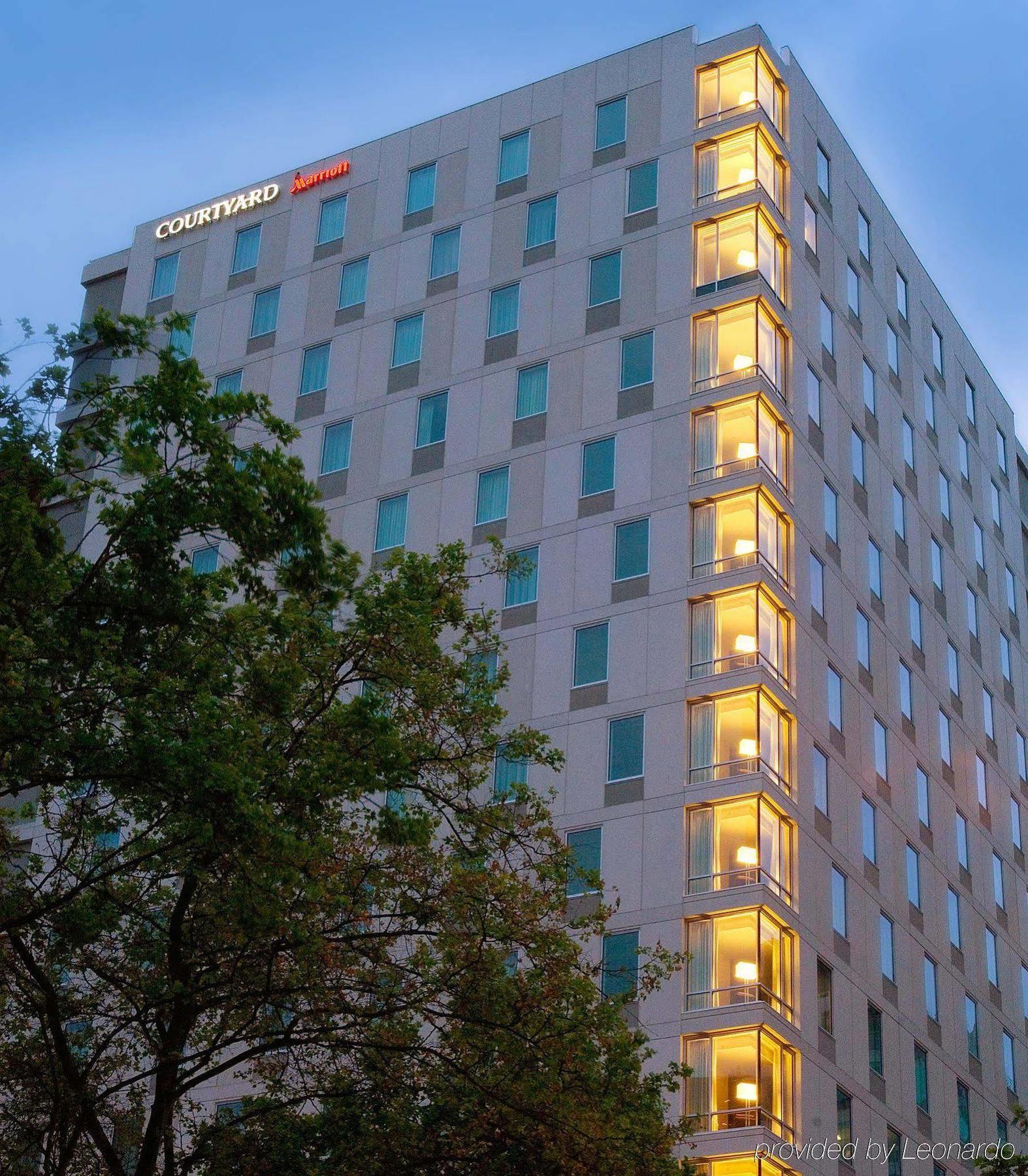 Courtyard By Marriott Portland City Center Hotel Exterior photo