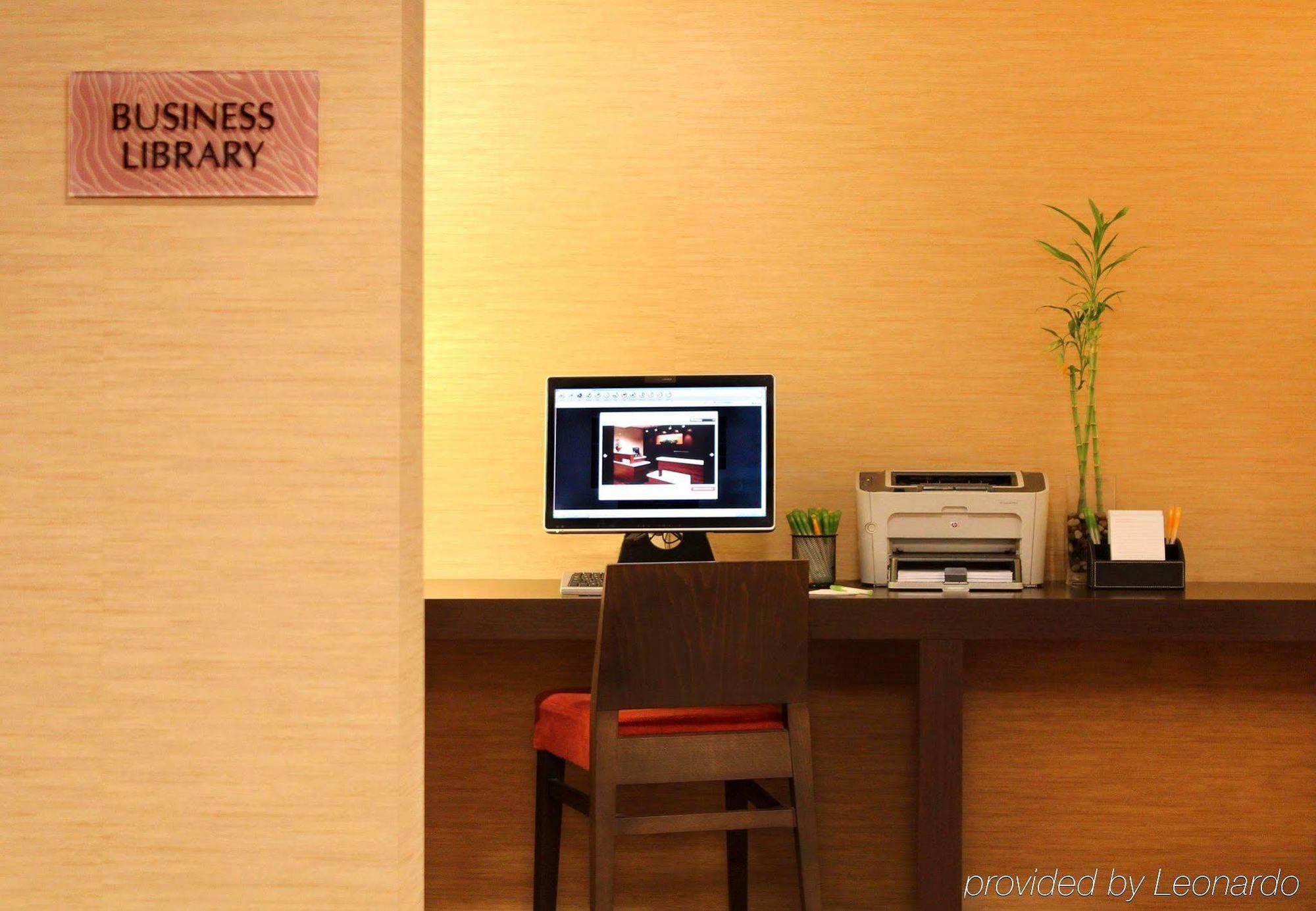 Courtyard By Marriott Portland City Center Hotel Exterior photo